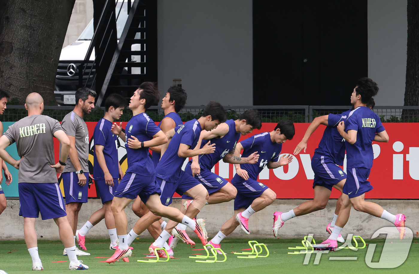 (과달라하라(멕시코)=뉴스1) 임세영 기자 = 2026 북중미 월드컵에 출전하는 대한민국 축구 국가대표팀 선수들이 8일(현지시간) 멕시코 과달라하라 인근 사포판에 위치한 치바스 바 …