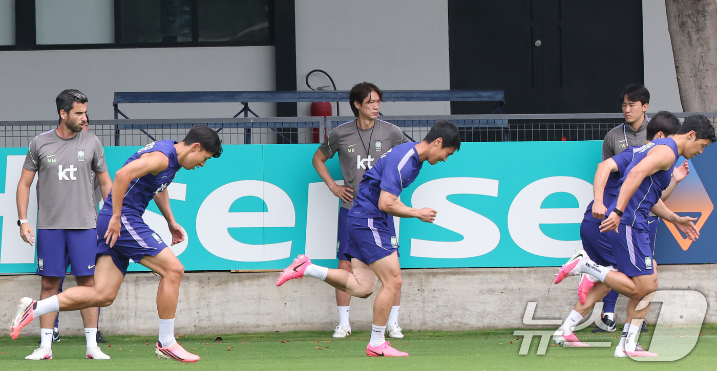 (과달라하라(멕시코)=뉴스1) 임세영 기자 = 2026 북중미 월드컵에 출전하는 대한민국 축구 국가대표팀 홍명보 감독이 8일(현지시간) 멕시코 과달라하라 인근 사포판에 위치한 치바 …