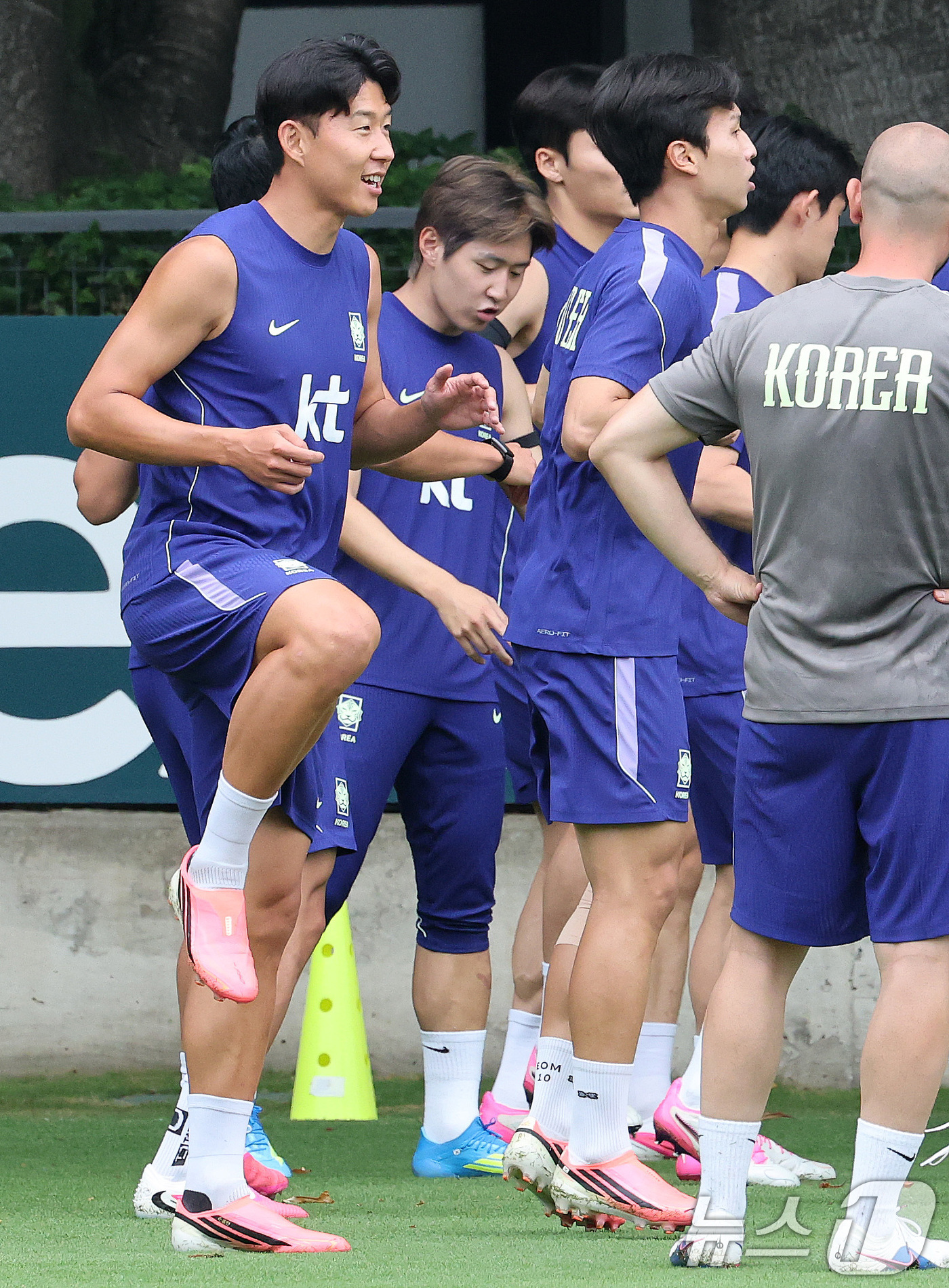 (과달라하라(멕시코)=뉴스1) 임세영 기자 = 2026 북중미 월드컵에 출전하는 대한민국 축구 국가대표팀 손흥민, 이강인 등이 8일(현지시간) 멕시코 과달라하라 인근 사포판에 위치 …