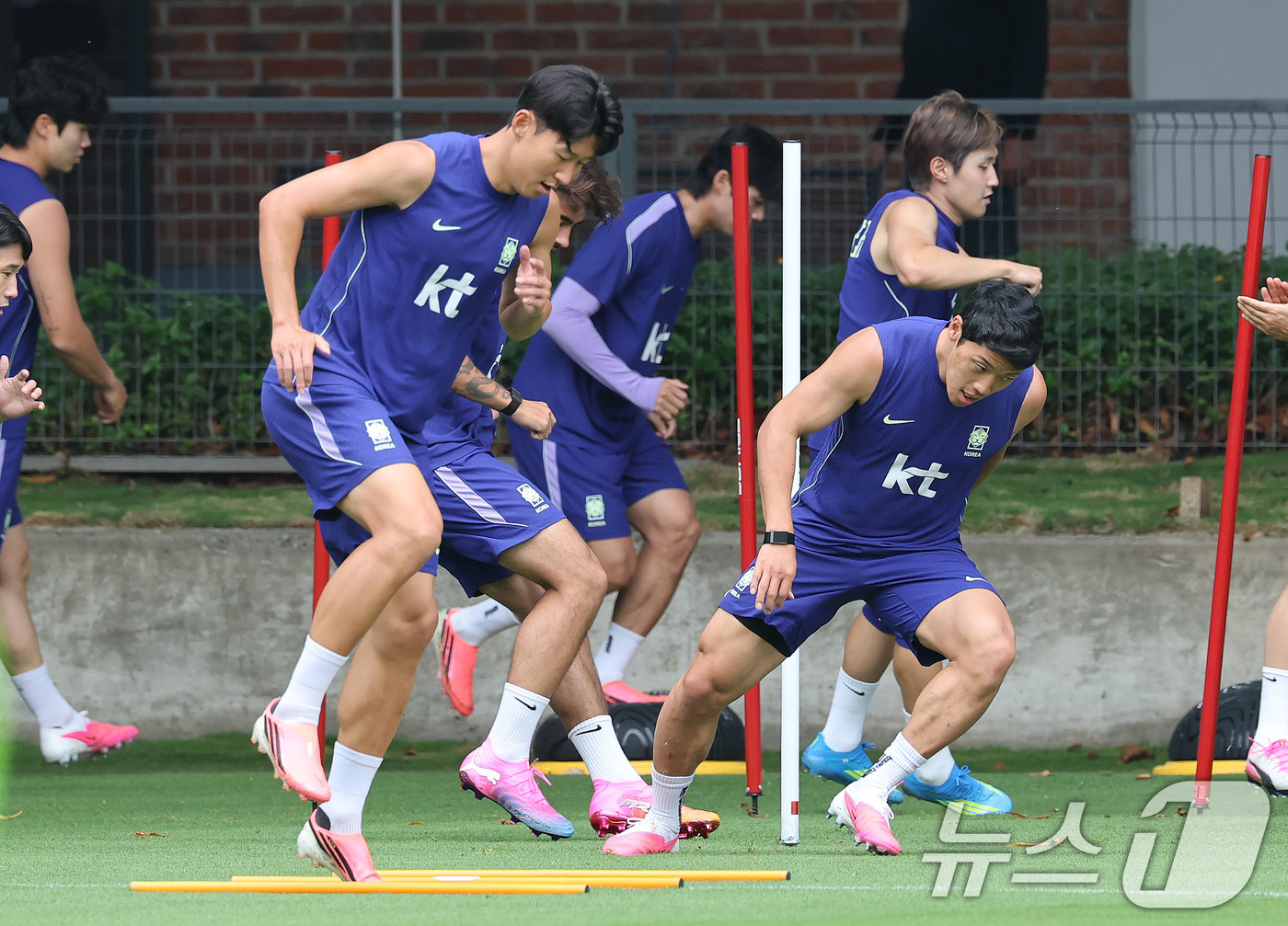 (과달라하라(멕시코)=뉴스1) 임세영 기자 = 2026 북중미 월드컵에 출전하는 대한민국 축구 국가대표팀 손흥민, 황희찬, 이강인 등이 8일(현지시간) 멕시코 과달라하라 인근 사포 …