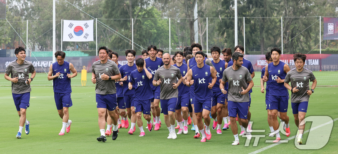 (과달라하라(멕시코)=뉴스1) 임세영 기자 = 2026 북중미 월드컵에 출전하는 대한민국 축구 국가대표팀 선수들이 8일(현지시간) 멕시코 과달라하라 인근 사포판에 위치한 치바스 바 …