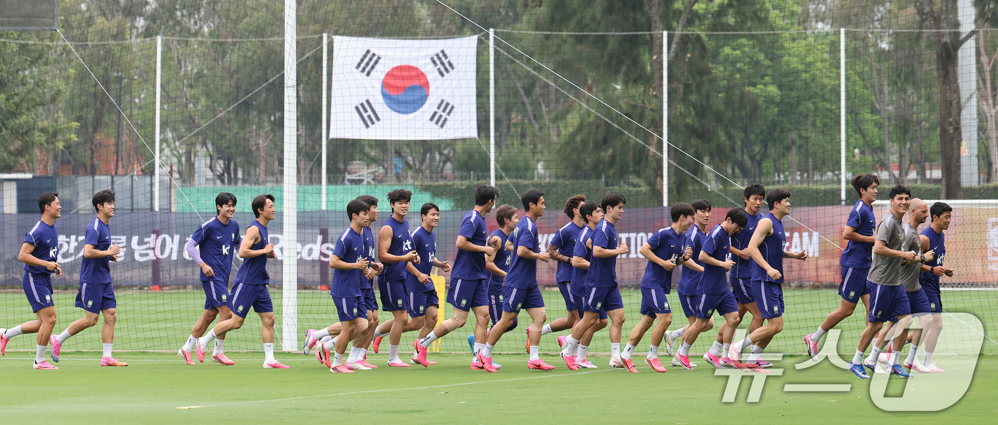 (과달라하라(멕시코)=뉴스1) 임세영 기자 = 2026 북중미 월드컵에 출전하는 대한민국 축구 국가대표팀 선수들이 8일(현지시간) 멕시코 과달라하라 인근 사포판에 위치한 치바스 바 …