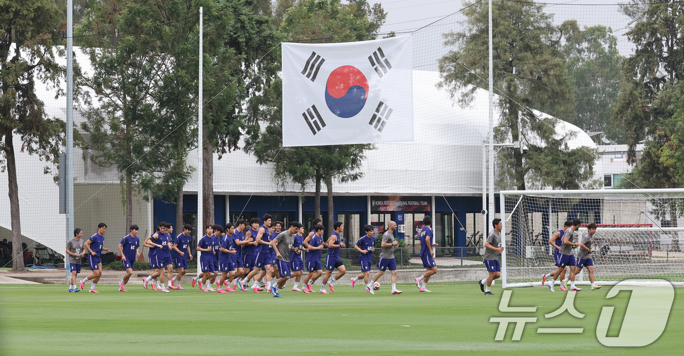(과달라하라(멕시코)=뉴스1) 임세영 기자 = 2026 북중미 월드컵에 출전하는 대한민국 축구 국가대표팀 선수들이 8일(현지시간) 멕시코 과달라하라 인근 사포판에 위치한 치바스 바 …