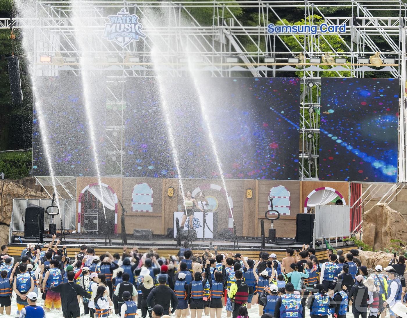 (서울=뉴스1) = 캐리비안 베이는 오는 7월 3일부터 8월 17일까지 워터 뮤직 풀파티가 펼쳐진다고 9일 밝혔다. (삼성물산 제공. 재판매 및 DB 금지) 2026.6.9/뉴스1 …