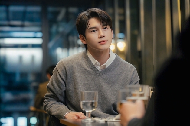 '오싹한 연애' 옹성우, 은밀한 두 얼굴의 빌런…극과 극 분위기 [N샷]