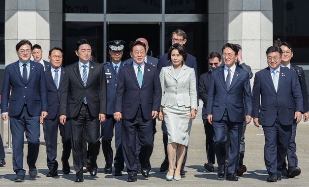李대통령 출국 행사에 정청래 빠졌다…강훈식 "확대해석 말길"(종합)