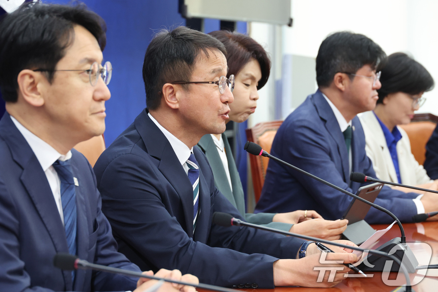 (서울=뉴스1) 신웅수 기자 = 한병도 더불어민주당 원내대표가 9일 서울 여의도 국회에서 열린 원내대책회의에서 발언하고 있다. 2026.6.9/뉴스1