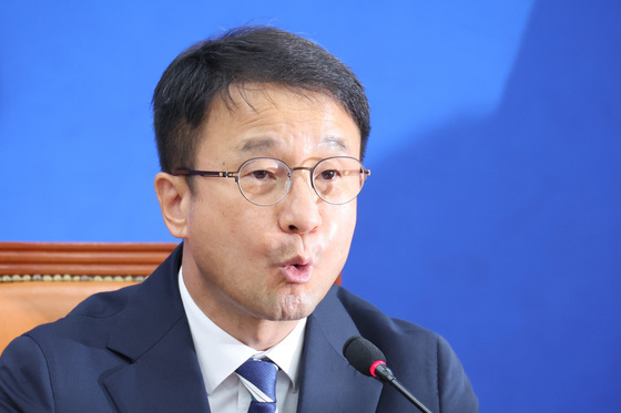 현안 관련 발언하는 한병도 원내대표