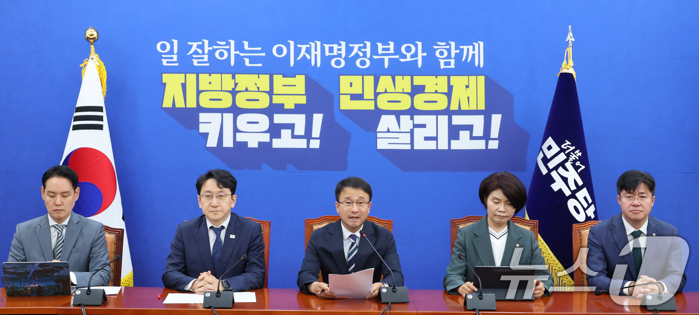 (서울=뉴스1) 신웅수 기자 = 한병도 더불어민주당 원내대표가 9일 서울 여의도 국회에서 열린 원내대책회의에서 발언하고 있다. 2026.6.9/뉴스1