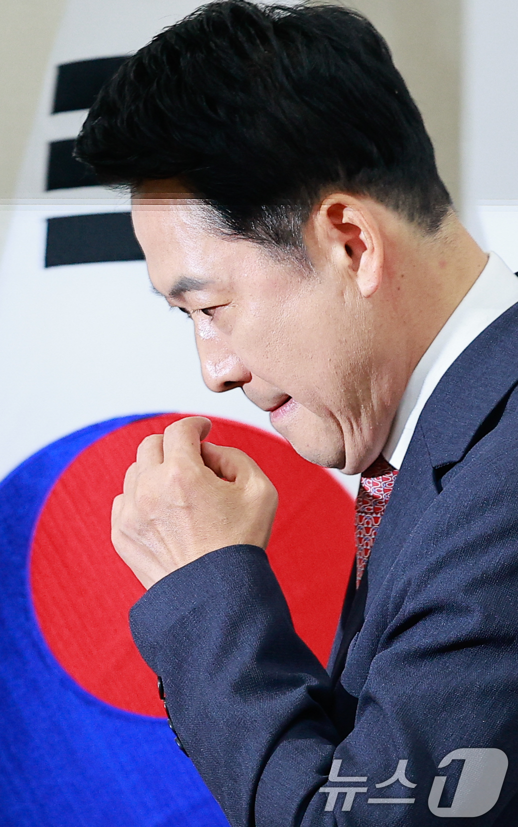 (서울=뉴스1) 안은나 기자 = 장동혁 국민의힘 대표가 9일 오전 서울 여의도 국회에서 6·3지방선거 관내 사전투표 결과 관련 기자회견을 마친 뒤 퇴장하고 있다. 2026.6.9/ …