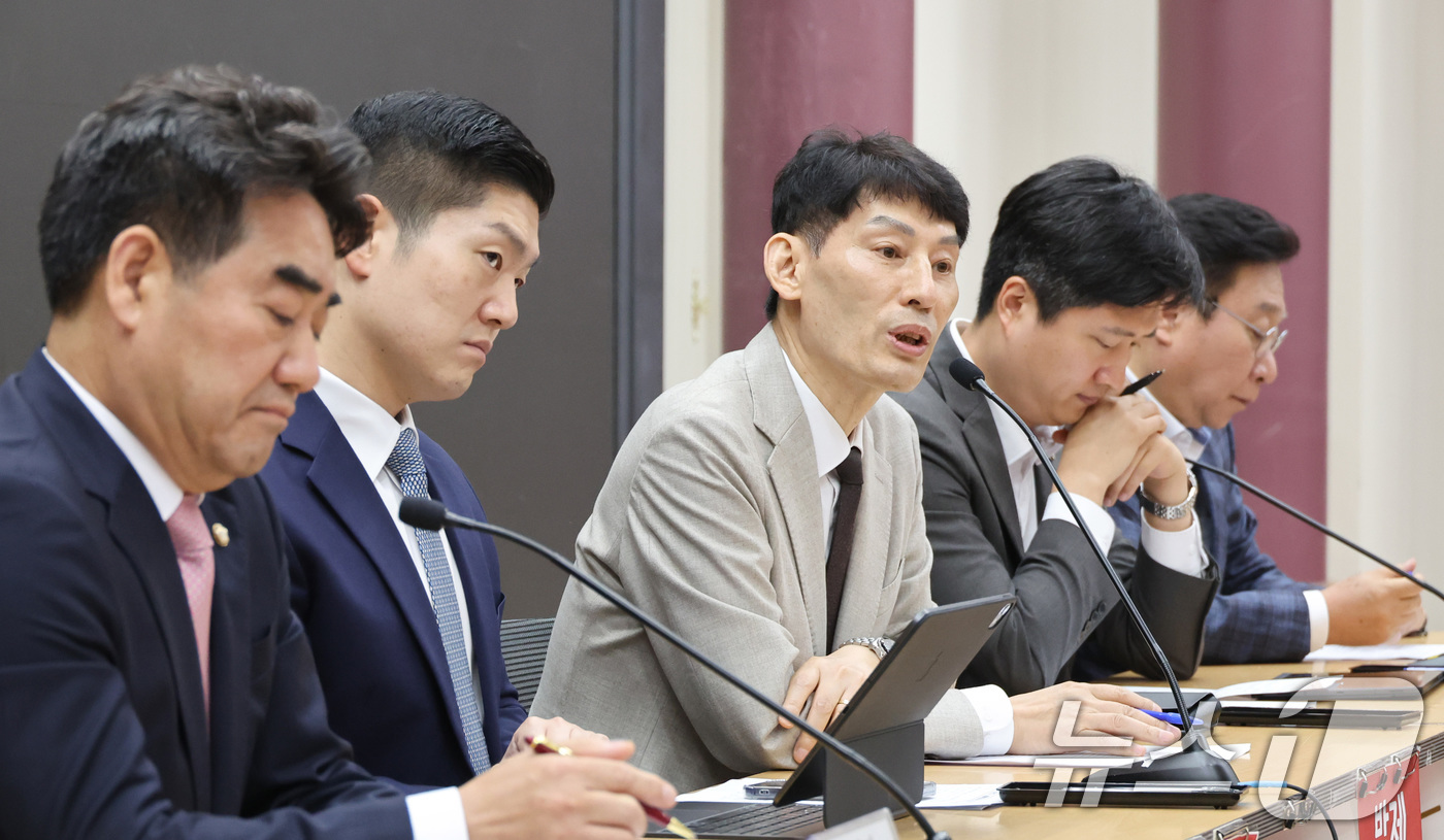 (서울=뉴스1) 신웅수 기자 = 박성민 정치컨설팅 민 대표가 9일 서울 여의도 국회 의원회관에서 국민의힘 당내 개혁·소장파 의원 모임인 '대안과미래’ 주최로 열린 ‘우리는 무엇을 …