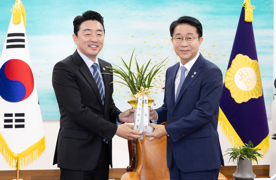 강훈식 "국회, 투표용지 사태 적극 역할"…조의장 "조속 절차 공감"(종합2보)