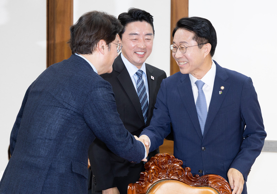 조정식 국회의장 예방한 강훈식-홍익표