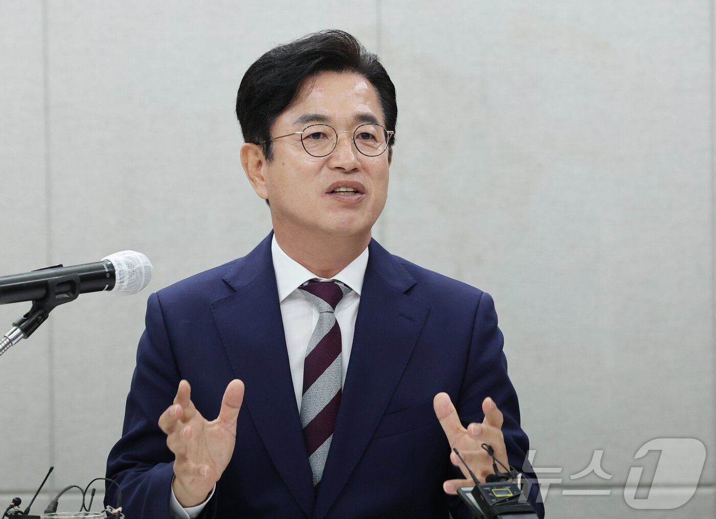 본문 이미지 - 허태정 대전시장 당선인이 9일 오전 대전 중구 옛 충남도청에서 열린 인수위원회 전체회의를 주재하고 있다. 2026.6.9 ⓒ 뉴스1 김기태 기자
