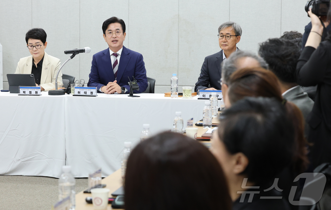 (대전=뉴스1) 김기태 기자 = 허태정 대전시장 당선인이 9일 오전 대전 중구 옛 충남도청에서 열린 인수위원회 전체회의를 주재하고 있다. 2026.6.9/뉴스1