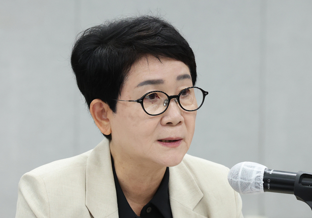인사말하는 박정현 인수위원장