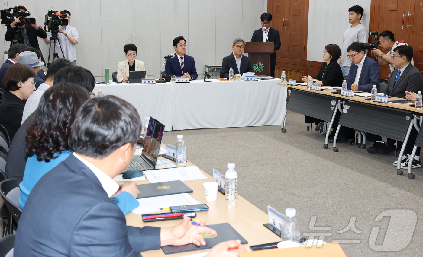 (대전=뉴스1) 김기태 기자 = 허태정 대전시장 당선인이 9일 오전 대전 중구 옛 충남도청에서 열린 인수위원회 전체회의를 주재하고 있다. 2026.6.9/뉴스1