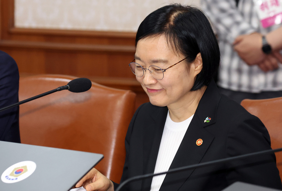 미소짓는 한성숙 후보자