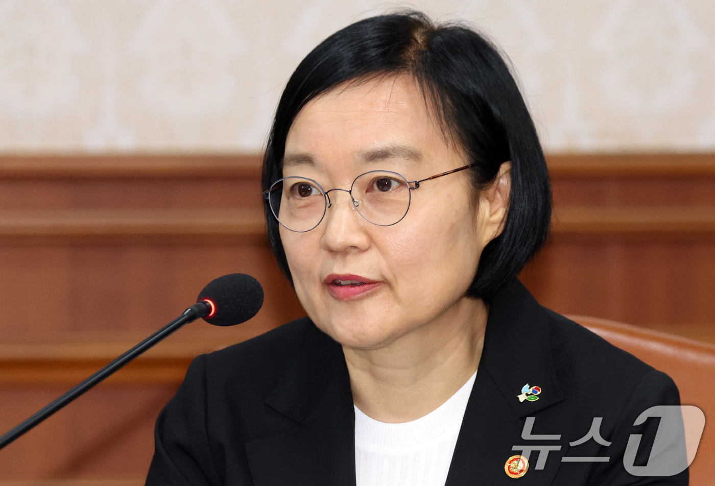 (서울=뉴스1) 김명섭 기자 = 한성숙 국무총리 후보자가 9일 오전 서울 종로구 세종대로 정부서울청사에서 열린 국무회의에서 인사말을 하고 있다. 2026.6.9/뉴스1