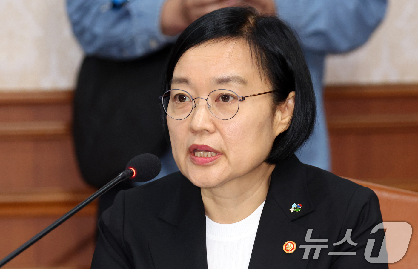 (서울=뉴스1) 김명섭 기자 = 한성숙 국무총리 후보자가 9일 오전 서울 종로구 세종대로 정부서울청사에서 열린 국무회의에서 인사말을 하고 있다. 2026.6.9/뉴스1