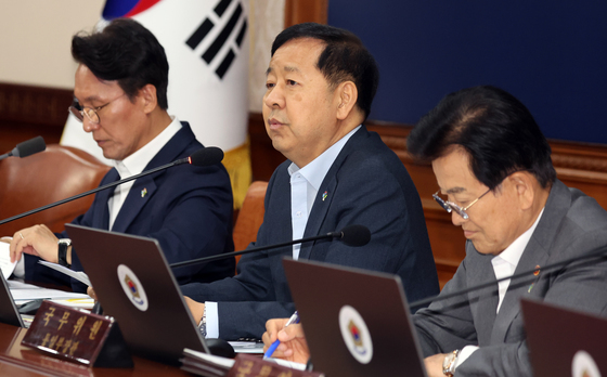 국무회의에서 발언하는 구윤철 부총리