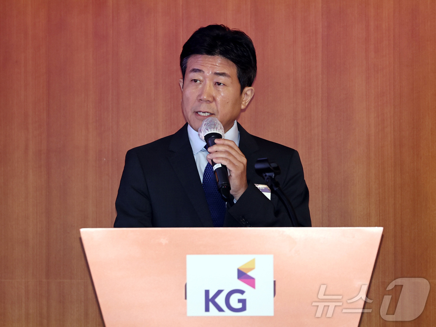 (서울=뉴스1) 구윤성 기자 = 황기영 KG모빌리티 대표이사가 9일 서울 여의도 T아트홀에서 열린 미래 전략 구상 및 가치 제고 설명 기자간담회에서 사업계획을 발표하고 있다.