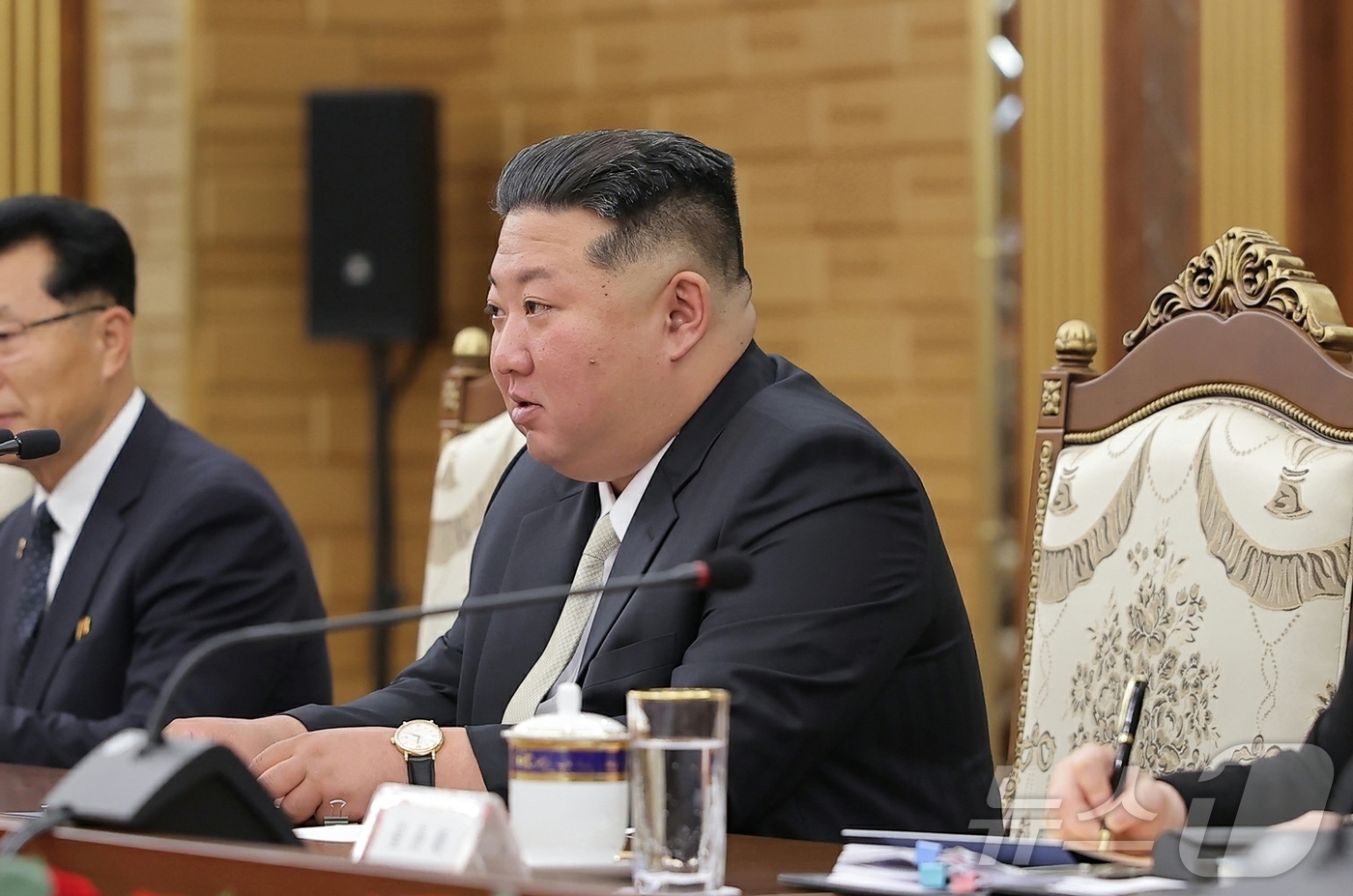 (평양 노동신문=뉴스1) = 북한 노동당 기관지 노동신문은 9일 "김정은 동지께서 6월 8일 중국공산당 중앙위원회 총서기, 중화인민공화국 주석 습근평(시진핑)동지와 회담했다"라고 …
