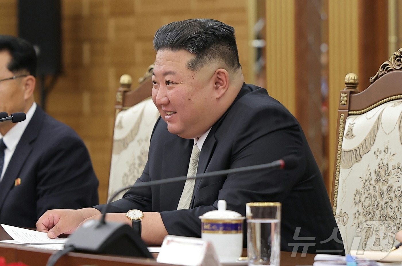 (평양 노동신문=뉴스1) = 북한 노동당 기관지 노동신문은 9일 "김정은 동지께서 6월 8일 중국공산당 중앙위원회 총서기, 중화인민공화국 주석 습근평(시진핑)동지와 회담했다"라고 …