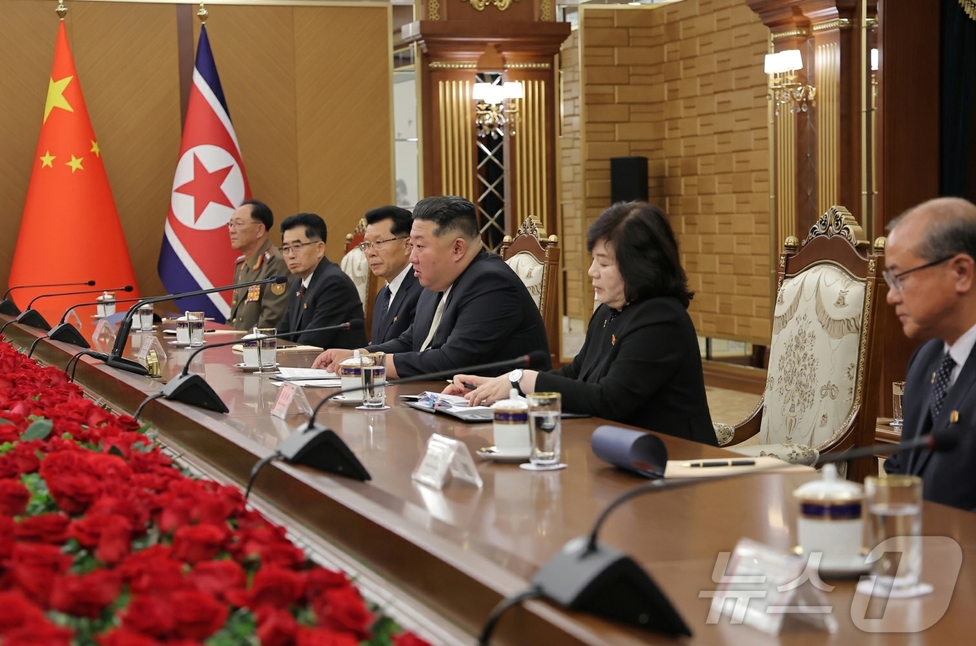 (평양 노동신문=뉴스1) = 북한 노동당 기관지 노동신문은 9일 "김정은 동지께서 6월 8일 중국공산당 중앙위원회 총서기, 중화인민공화국 주석 습근평(시진핑)동지와 회담했다"라고 …