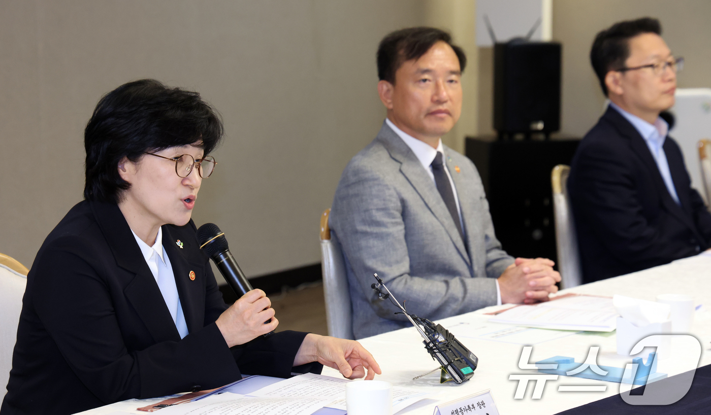 (서울=뉴스1) 김명섭 기자 = 원민경 성평등가족부 장관이 9일 서울 종로구 세종대로 정부서울청사에서 열린 범정부 디지털 성범죄 대응 협의체 KICK-OFF회의에서 모두 발언을 하 …
