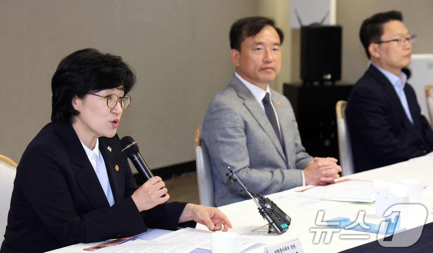 본문 이미지 - 원민경 성평등가족부 장관이 9일 서울 종로구 세종대로 정부서울청사에서 열린 범정부 디지털 성범죄 대응 협의체 KICK-OFF회의에서 모두 발언을 하고 있다. 2026.6.9 ⓒ 뉴스1 김명섭 기자