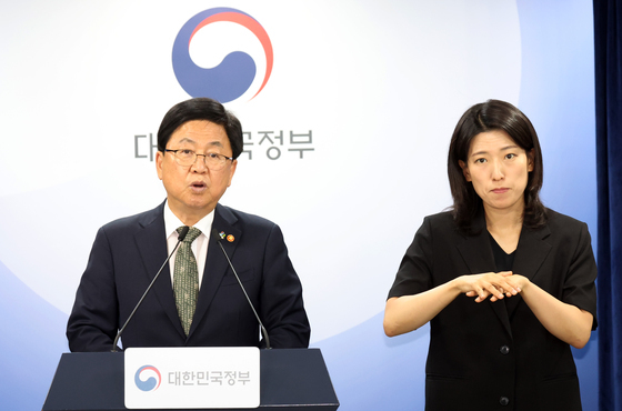 교육장관 "10대 자살 줄지 않아 죄송…李정부 내 반드시 실효성 확보"
