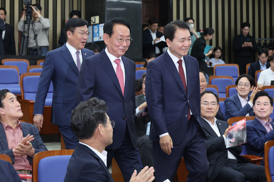 초·재선 의원 초청 간담회 참석하는 국민의힘 원내대표 후보