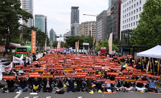 소상공인 3000여 명 국회 앞 집결