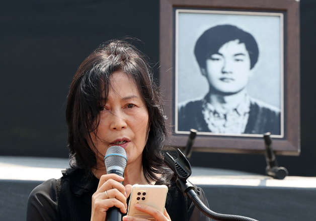 발언하는 이숙례 씨