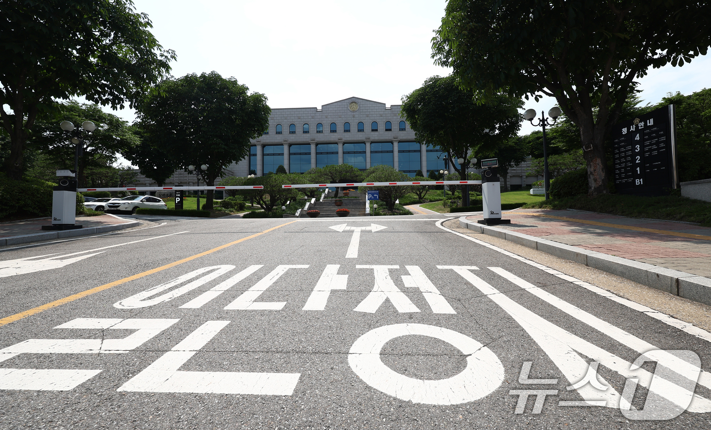 (과천=뉴스1) 김민지 기자 = 중앙선거관리위원회(선관위)가 6·3 지방선거 본투표일에 투표용지가 부족했던 투표소가 전국 91곳으로 집계됐다고 밝혔다.지난 5일 발표한 투표 용지 …