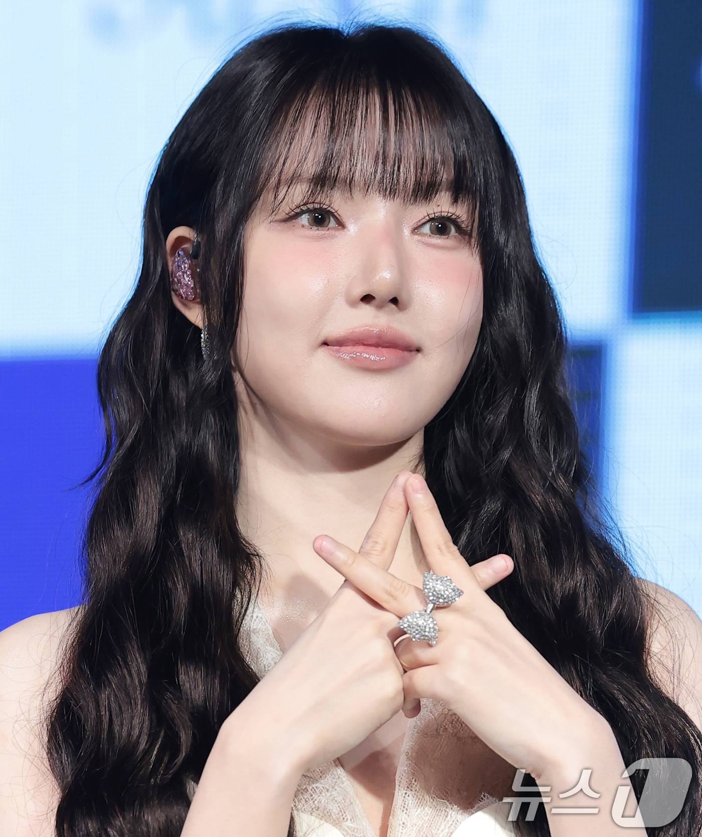 (서울=뉴스1) 권현진 기자 = 가수 예린이 9일 서울 마포구 홍대 롤링홀에서 열린 네 번째 미니 앨범 'REACH YOU'(리치 유) 발매 쇼케이스에서 포즈를 취하고 있다. 20 …
