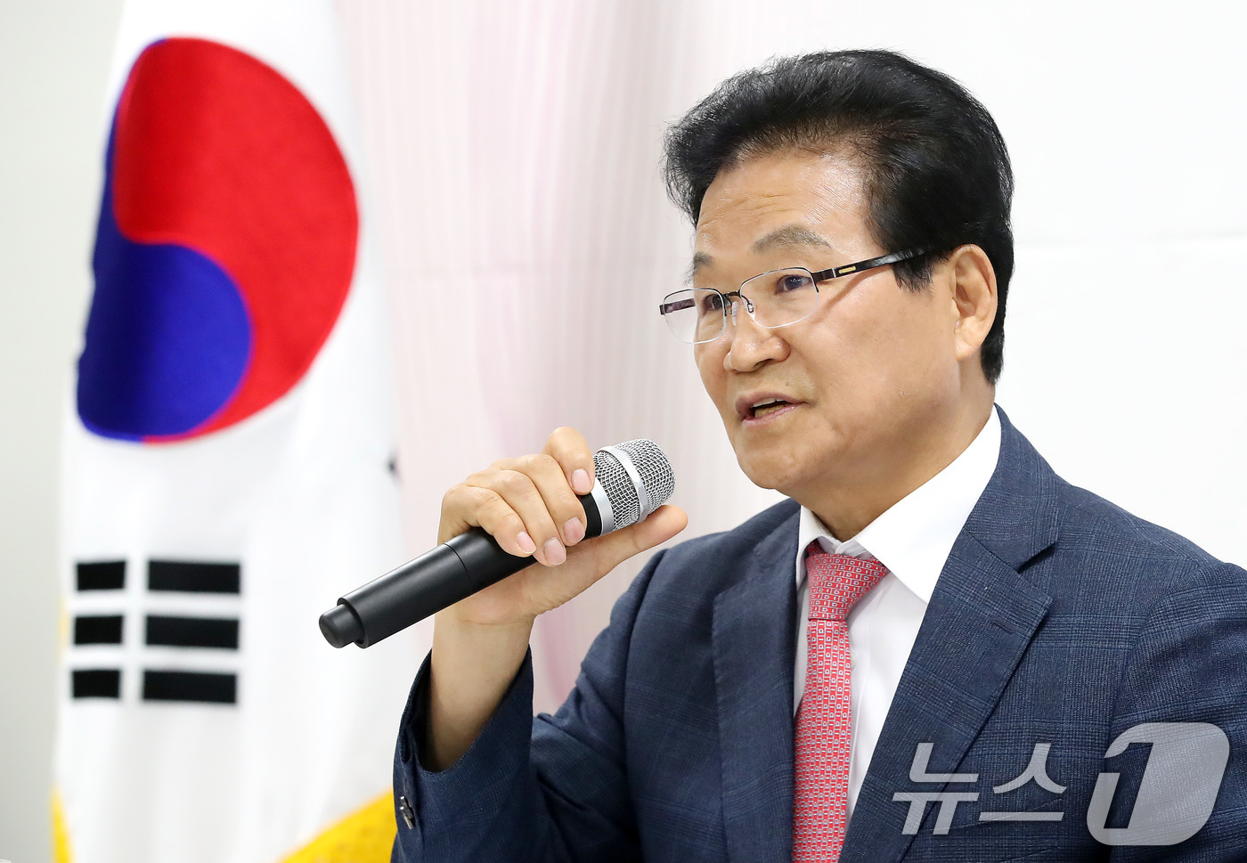 (대구=뉴스1) 공정식 기자 = 김용판 대구 달서구청장 당선인이 9일 오후 월성1동 행정복지센터에서 열린 '민선 9기 달서구청장직 인수위원회' 출범식에서 발언하고 있다. 2026. …
