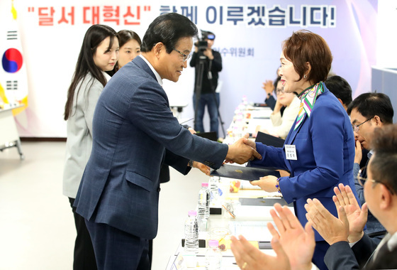 김용판 달서구청장 당선인, 인수위원 위촉장 전달