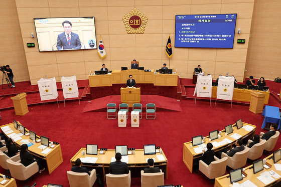 송형곤 전남광주특별시 초대 통합의장 의사일정 진행