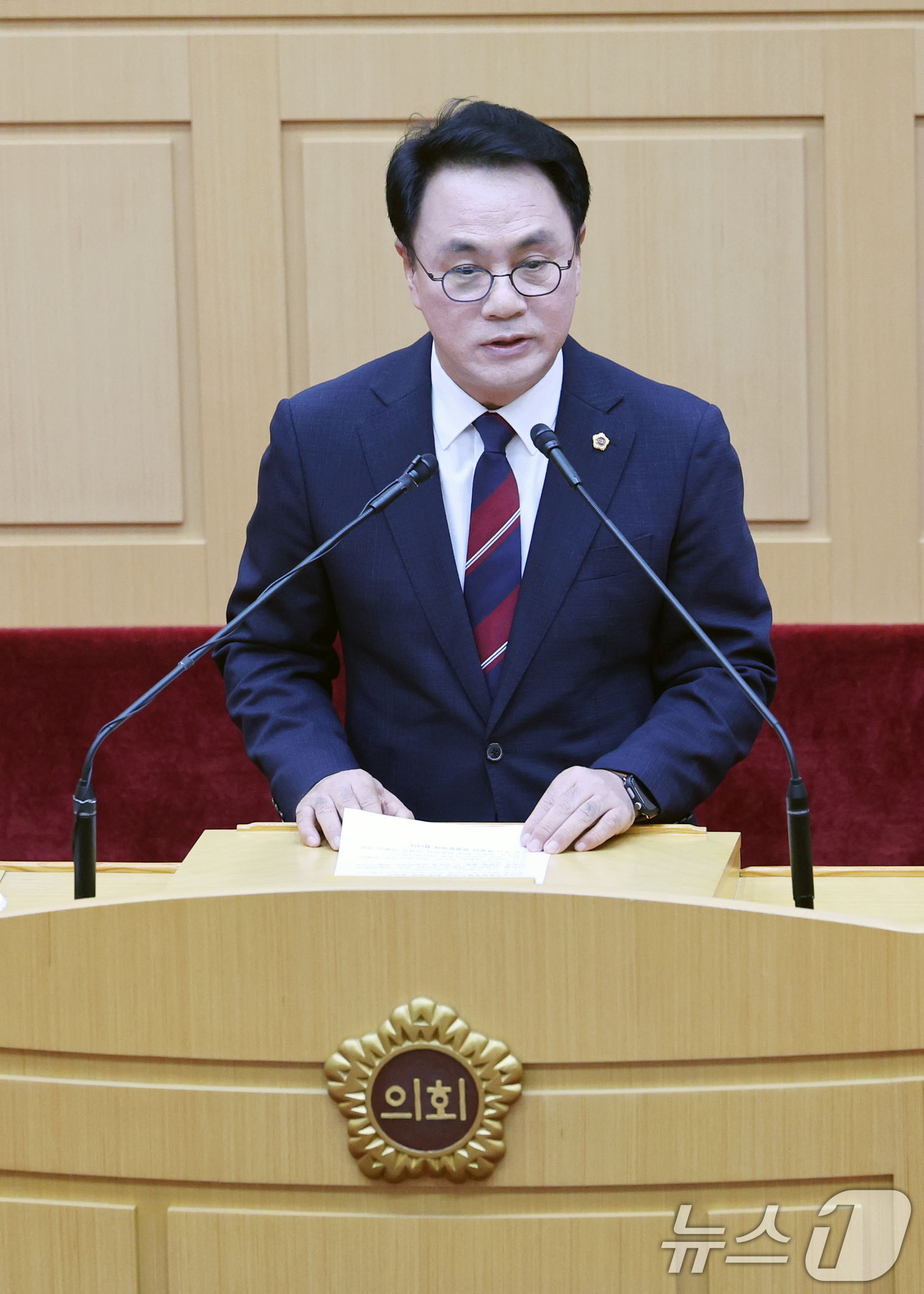 (무안=뉴스1) 박지현 기자 = 전남광주통합특별시의회 초대 의장으로 선출된 송형곤 의원이  1일 전남도의회 본회의장에서 열린 제1회 임시회 제1차 본회의에서 의사일정을 진행하고 있 …