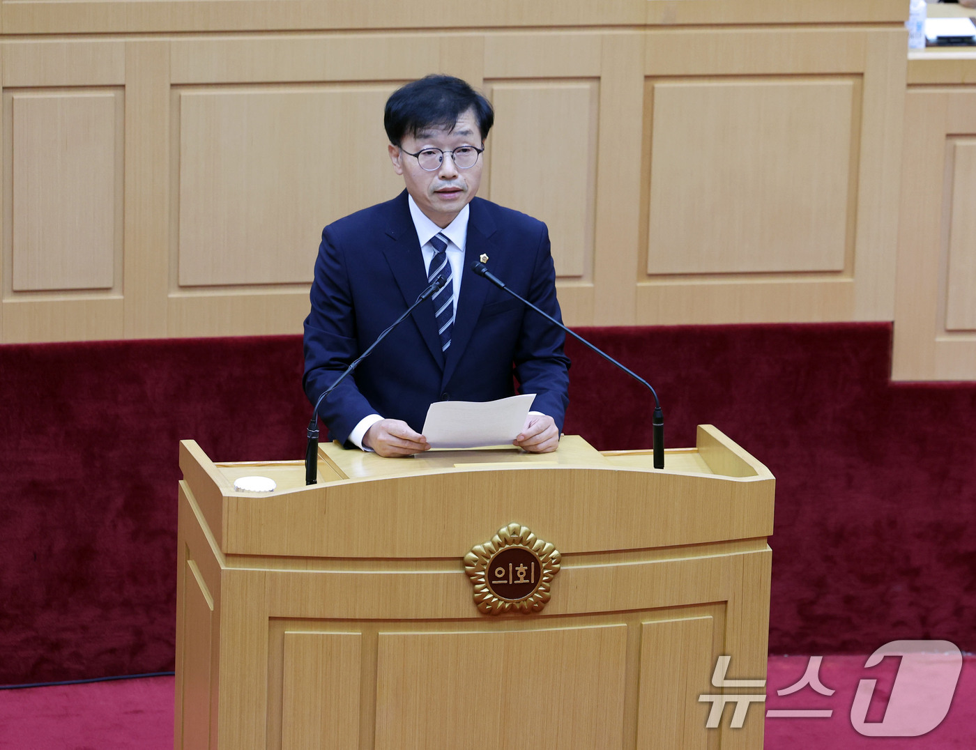 (무안=뉴스1) 박지현 기자 = 윤민호 진보당 전남광주통합특별시의원이  1일 전남도의회 본회의장에서 열린 제1회 임시회 제1차 본회의에서 조례안과 관련해 발언하고 있다. 2026. …