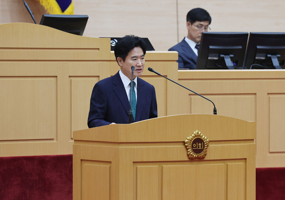 취임사하는 김대중 초대 전남광주통합교육감