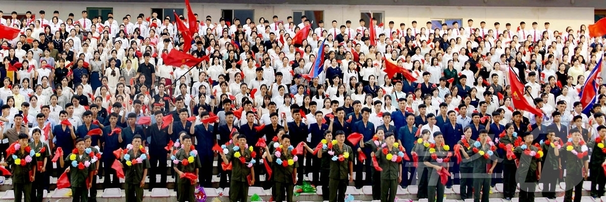 (평양 노동신문=뉴스1) = 븍한 노동당 기관지 노동신문은 1일 "리원군과 락원군의 청년들이 바닷가양식사업소와 수산사업소에 보내줄 것을 청년동맹조직에 청원했다"라고 보도했다. 신문 …
