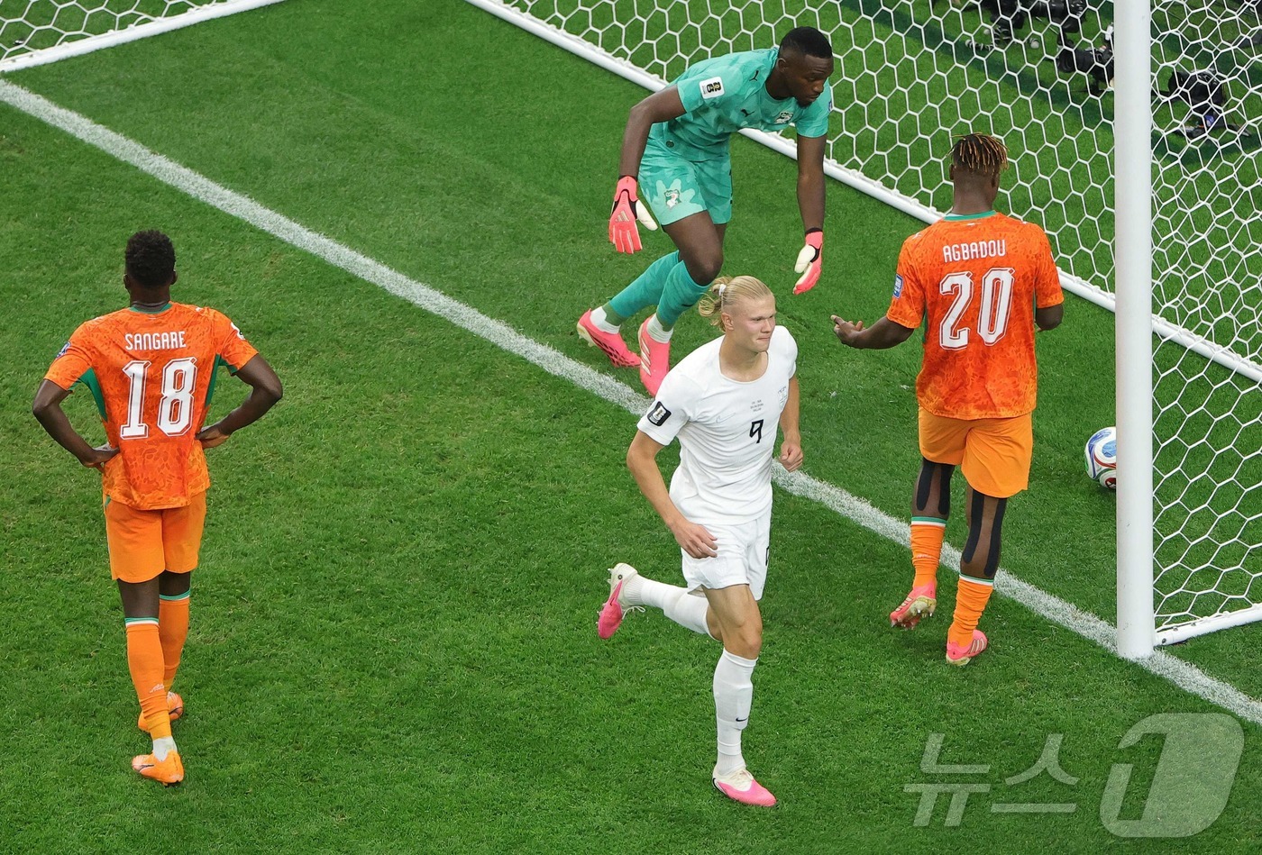 (AFP=뉴스1) 박정호 기자 = 노르웨이 축구대표팀 엘링 홀란드가 30일 미국 텍사스 댈러스 스타디움에서 열린 코트디부아르와의 2026 북중미월드컵 32강전 경기에서 팀 두 번째 …
