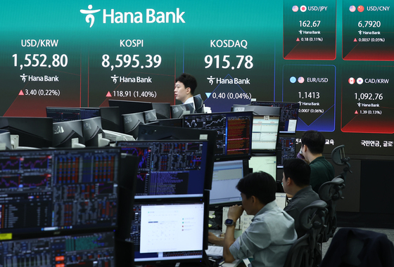 삼전 5%, 하닉 4% 급락 …코스피 3% 약세 8200선 밑으로[장중시황]