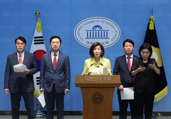 '尹 체포방해 입건' 野 의원들 "법왜곡죄로 특검 전원 고소"