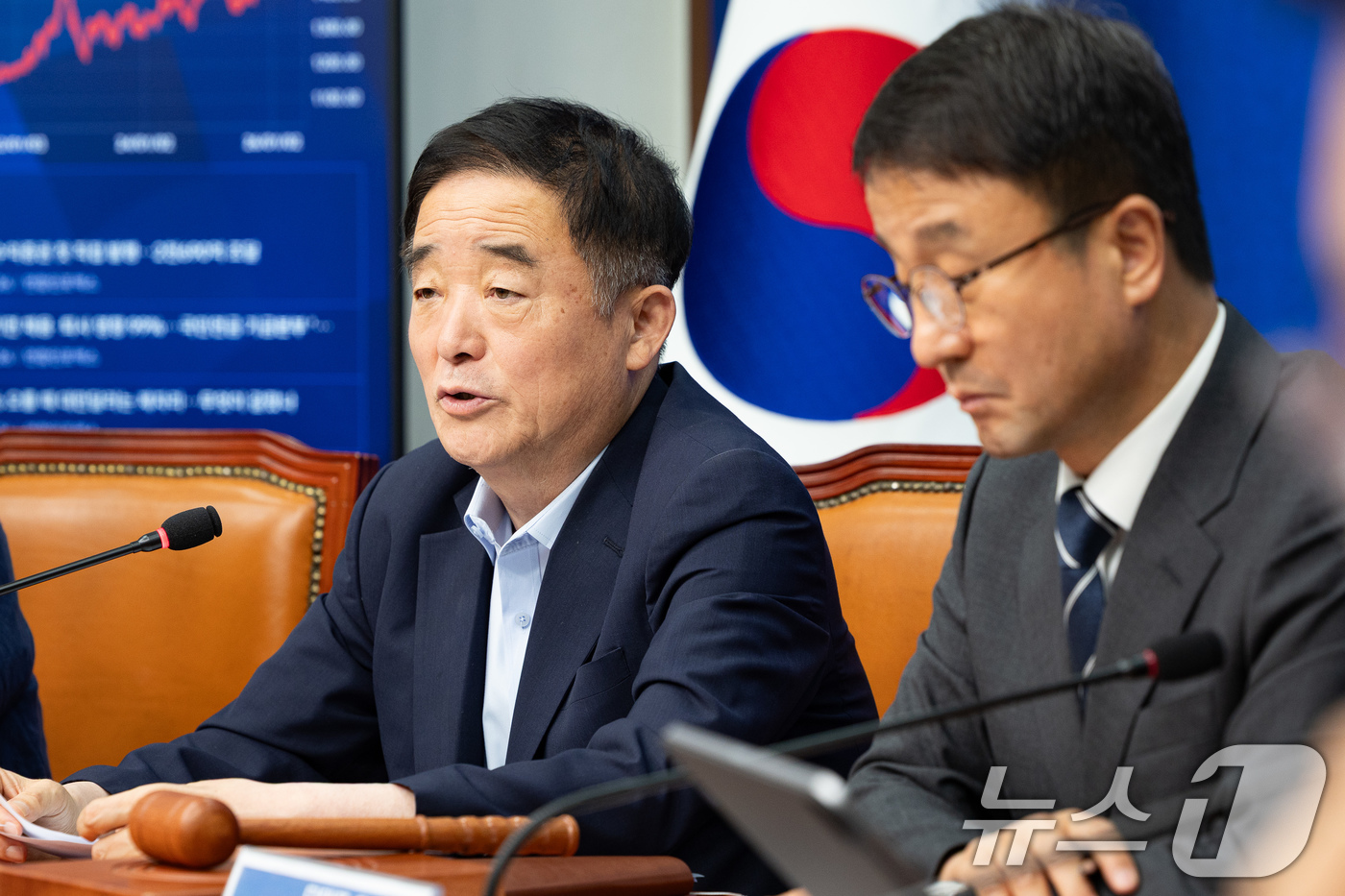 (서울=뉴스1) 유승관 기자 = 강득구 더불어민주당 최고위원이 1일 서울 여의도 국회에서 열린 최고위원회의에서 모두 발언을 하고 있다. 2026.7.1/뉴스1