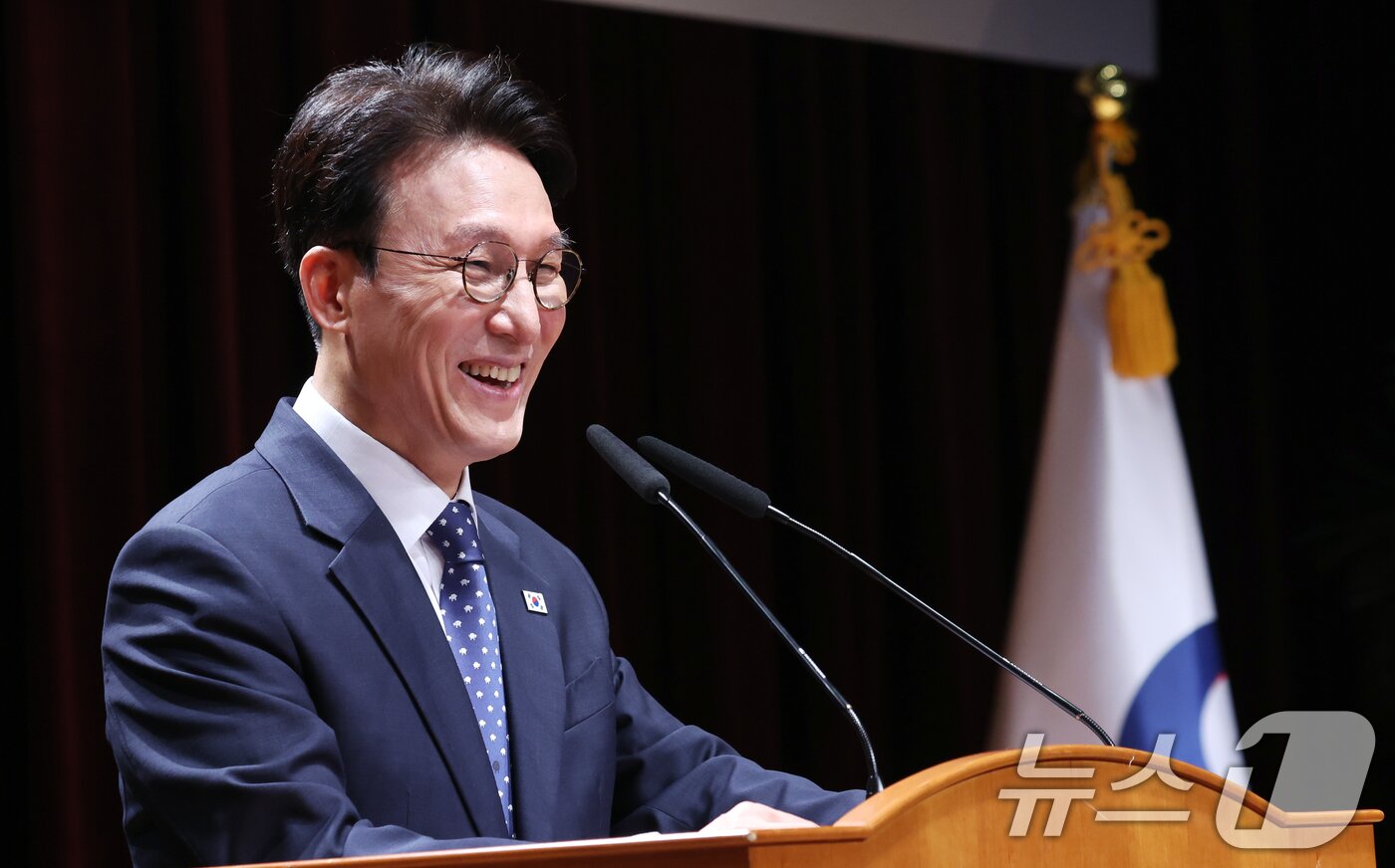 본문 이미지 - 김민석 국무총리가 1일 오전 서울 종로구 정부서울청사 별관에서 열린 이임식에서 이임사를 하고 있다. 2026.7.1 ⓒ 뉴스1 김명섭 기자