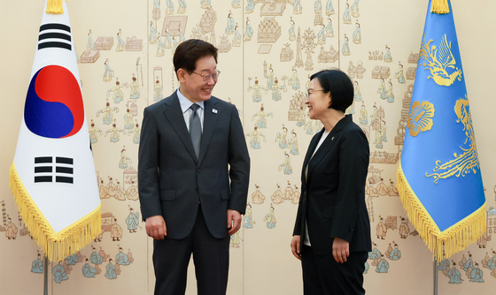 대화하는 이재명 대통령·한성숙 총리